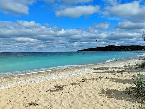 This Postcard-Worthy Beach In Michigan Has Bahamas-Like Charm Without The Crowds Glen Arbor, Family Beach Trip, Romantic Escapes, Hidden Beach, Building For Kids, Turquoise Water, Lake Michigan, Water Park, Hotels And Resorts