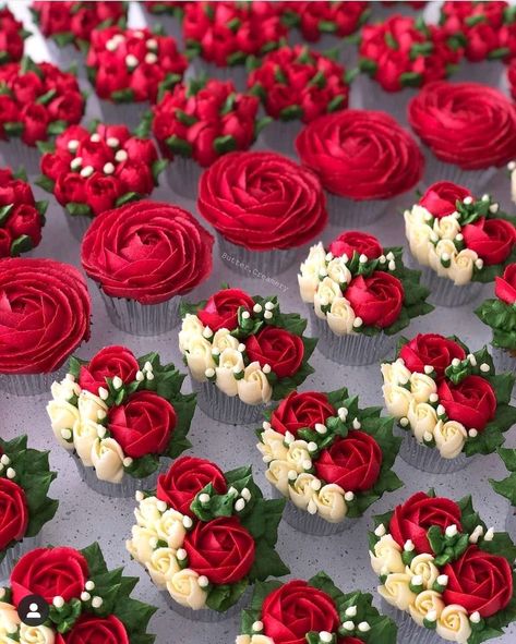 Red Rose Cupcakes, Assorted Cupcakes, Cupcake Flower Bouquets, Hipster Food, Cupcake Flowers, Icing Cupcakes, Engagement Party Cake, Gateau Cake, Cake Bouquet