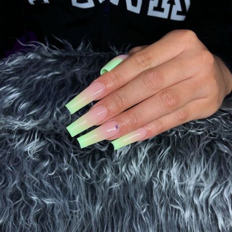 Light Green Nails Ombre, Lime Green Prom Nails, Ombre Green Nails Acrylic, Light Green Ombre Nails, Ombre Bails, Lime Green Acrylic Nails, Green Ombre Nails, Purple Ombre Nails, Green Acrylic Nails