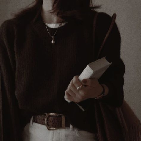 Dark Academia Aesthetic Outfit Woman, Dark Academia Outfit Women, Dark Academia Outfit Aesthetic, Dark Academia Girl, Academia Outfits Aesthetic, Dark Academia Women, Dark Academia Sweater, Grunge Dark Academia, Dark Academia Aesthetic Outfit