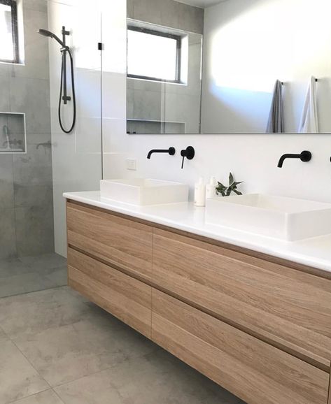 Drømme Bad, Bilik Air, Ensuite Bathroom, Main Bathroom, Bathroom Renos, Laundry In Bathroom, Shower Door, Bathroom Inspo, Bath Room