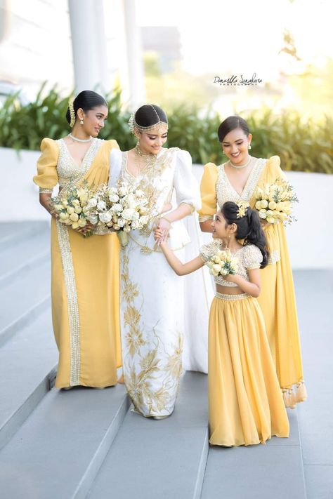 Bridesmaid Dresses In Sri Lanka, Bridesmaid Dresses Kandyan, Bridesmaid Saree Sri Lanka, Bridesmaid Dresses Sri Lanka Kandyan, Sri Lankan Bridesmaids, Modern Kandyan Saree Designs, Kandian Bride, Bridal Maid Dress, Kandyan Saree