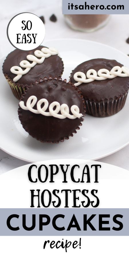 Copycat Hostess Cupcakes Recipe Hostess Cupcake Loaf, Hostess Copycat Recipes, Copycat Hostess Recipes, Sprinkles Cupcakes Copycat, Homemade Hostess Cupcakes, Copycat Restaurant Recipes Desserts, Hostess Desserts, Hostess Cupcake Recipe, Copycat Desserts