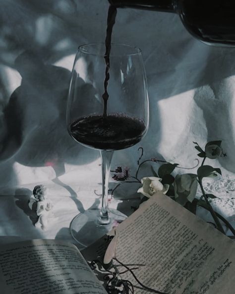 Blue Wine Aesthetic, Wine And Roses Aesthetic, Kaeya Aesthetic, White Wine Aesthetic, Cute Grunge Aesthetic, Kate Core, Wine Aesthetic, Cute Grunge, Spilled Wine