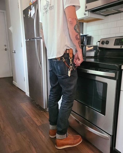 Redwing Boots Outfit, Work Boots Outfit, Washington Fashion, Country Boy Outfits, Outdoorsmen Style, Redwing Boots, Stylish Men Wear, Wallet Chains, Red Wing Boots