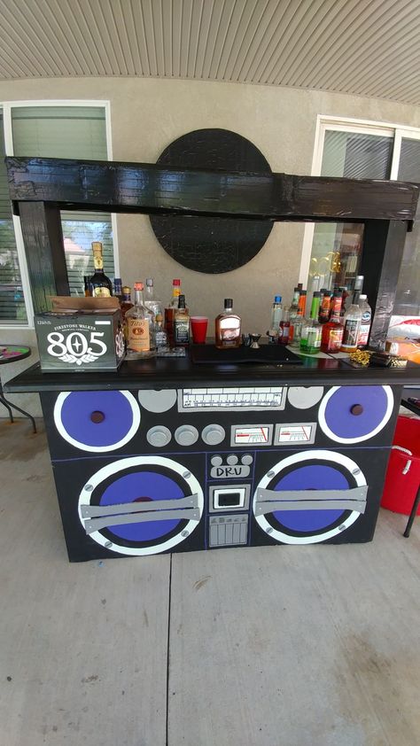 Hip Hop Theme Party Ideas, 2000 Party Theme Early 2000s, 80s Hip Hop Party, Hip Hop Party Theme, 90s Theme Party Decorations, 90s Hip Hop Party, Hip Hop Birthday Party, 90s Party Ideas, Train Party Decorations