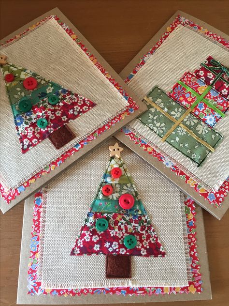 Fabric Christmas Cards, Juleverksted For Barn, Machine Embroidery Christmas, Christmas Patchwork, Christmas Sewing Projects, Ideas Embroidery, Fabric Cards, Homemade Christmas Cards, Fabric Buttons