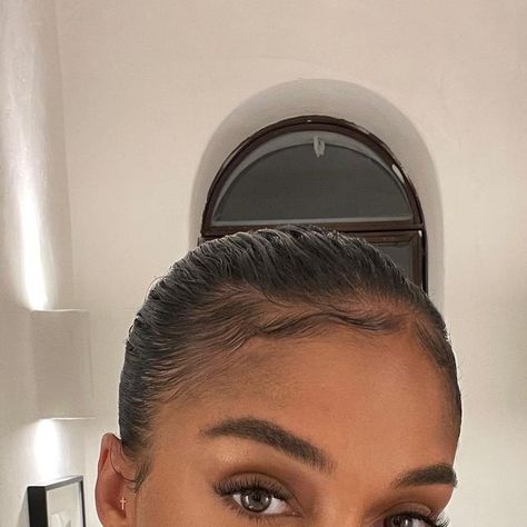 Lori Harvey Edges, Lori Harvey Curly Hair, Lori Harvey Hairstyles Bun, Lori Harvey Hairstyles, Lori Harvey Without Makeup, Lori Harvey Bun, Lori Harvey Hair, Lori Harvey Slick Back Bun, Lori Harvey Sleek Bun