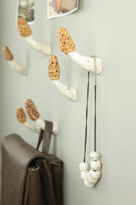 Morel mushrooms by ceramic, wall hooks in the shape of mushrooms. Beautiful decor for forest lovers, ideal for storage bags ang coats. Colors: white and 2 browns. Like it! Mushroom Wall Decor, Chime Candle Holder, Diy Hooks, Magical Room, Store Design Boutique, Mushroom Jewelry, Hook Wall, Mushroom Decor, Ceramic Candle Holders