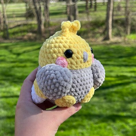 chonky cockatiel!! this was a pattern test for the amazing @duckycrochetco :’) this pattern is so adorable do unique!! the end result is so precious 🥹 ♥︎ pattern: @duckycrochetco ♡ yarn: premier parfait and bernat baby velvet #bird #crochet #crochetaddict #amigurumi #cutecrochet #newpost #crochetpattern #cockatiel #crochetersofinstagram #crocheted #ａｅｓｔｈｅｔｉｃ #crocheting #crochetlovers #crochetaddict #cockatielsofinstagram #crochetbird #crochetcockatiel #cockatiels Cockatoo Crochet Pattern Free, Crocheted Aesthetic, Cockatiel Amigurumi, Cockatiel Crochet, Girly Crafts, Amigurumi Projects, Bird Crochet, Crochet Appliques, Crochet Plushies