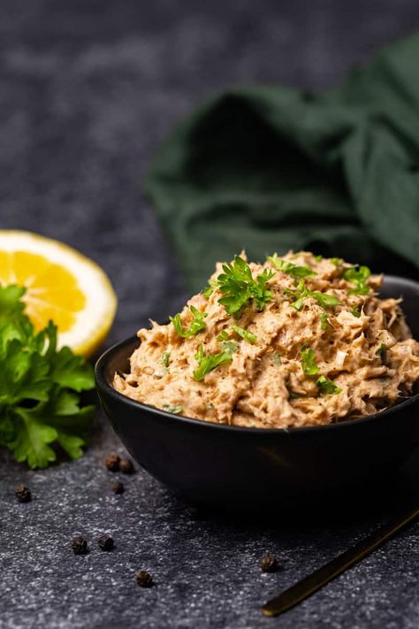 Smoked Tuna Dip Recipe, Tuna Cream Cheese, Smoked Tuna Dip, Tuna Dip, Smoked Tuna, Lemon Juice Uses, Smoked Salmon Dip, Fresh Tuna, Tuna Sandwich