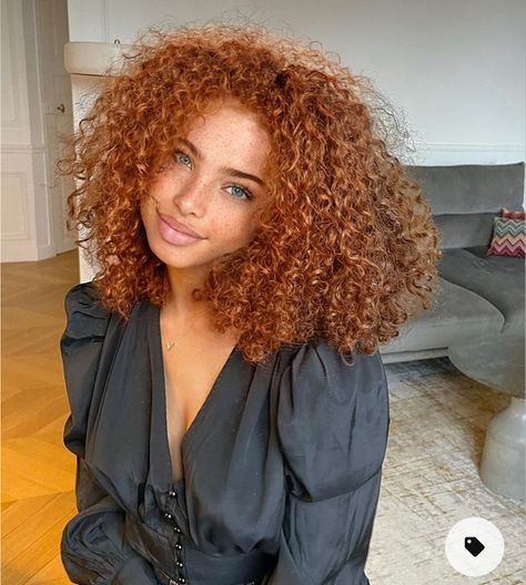 Curly Ginger Hair Black Women, Copper Curly Hair Black Women, Curly Red Hair Naturally, Curly Red Hair Aesthetic, Ginger Curly Hair Black Women, Copper Hair Curly, Red Curly Hair Black Women, Dark Copper Curly Hair, Ginger Hair Curly