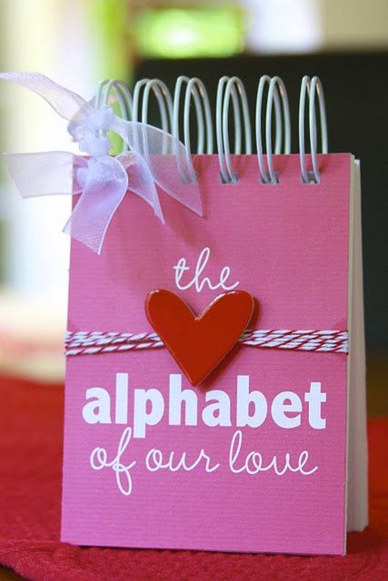 The Alphabet Of Our Love Book: Include a different reason why you love the person you love for each letter of the alphabet! Love Surprise, Cadeau St Valentin, Reasons I Love You, Valentine Love, Cadeau Diy, Valentine Wedding, Romantic Valentine, Valentine's Day Diy, Christmas Countdown