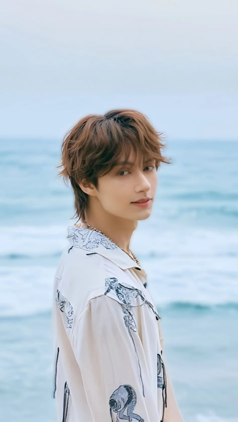 Wen Junhui Photocard, Jun Svt Aesthetic, Jun Long Hair, Seventeen Jun Wallpaper, Junhui Wallpaper, Seventeen Wallpaper Kpop, Kim Mingue, Junhui Wen, Svt Jun