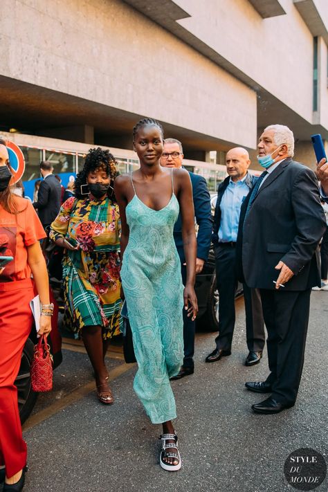 Adut Akech Street Style, 2022 Street Style, Supermodel Fashion, Adut Akech, Sunday Mood, Reportage Photography, Fashion Book, Style Muse, Totally Spies