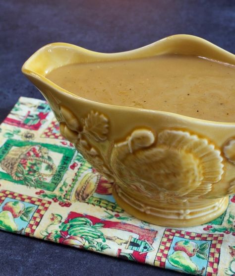 Perfect & Easy Turkey Pan Gravy - See how quick and easy this delicious gravy is to make from broth and pan drippings.  Get the recipe over at My Country Table.com. #gravy #turkeygravy #turkeypangravy #thanksgiving Simple Gravy, Reheat Turkey, Turkey Gravy From Drippings, Turkey Pan, Homemade Turkey Gravy, Making Turkey Gravy, My Country Table, Thanksgiving Gravy, Pan Gravy