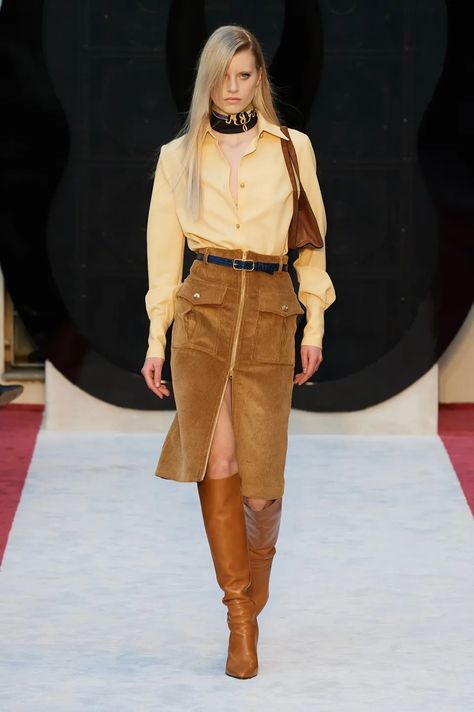 Moda Casual Chic, Fall 2023 Ready To Wear, 2023 Ready To Wear, Woman Suit Fashion, Milano Fashion Week, Europe Fashion, Fall 2023, Casual Chic Style, Yellow Fashion