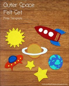 Mamma That Makes: Outer Space Felt Set Felt Space Pattern, Space Sewing Projects, Space Felt, Outer Space Crafts, Flannel Stories, Felt Board Patterns, Felt Story, Quiet Book Templates, Diy Space