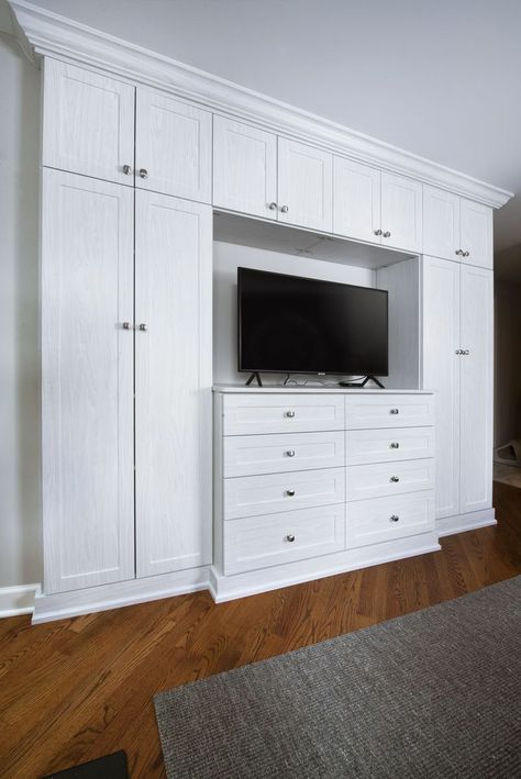 Built In Bedroom Cabinets, Ideas Armario, Bedroom Built Ins, Bedroom Built In Wardrobe, Bedroom Cabinets, Wall Closet, Closet Remodel, Build A Closet, Dekorasi Kamar Tidur