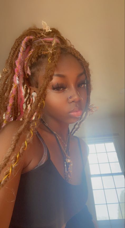 Soft Locs Brown And Pink, Multicolor Soft Locs, Pink Butterfly Locs Hairstyle, Blonde And Pink Butterfly Locs, Pink Soft Locs Black Women, Pink And Blonde Soft Locs, Brown And Pink Faux Locs, Multicolor Butterfly Locs, Butterfly Locs Pink And Black