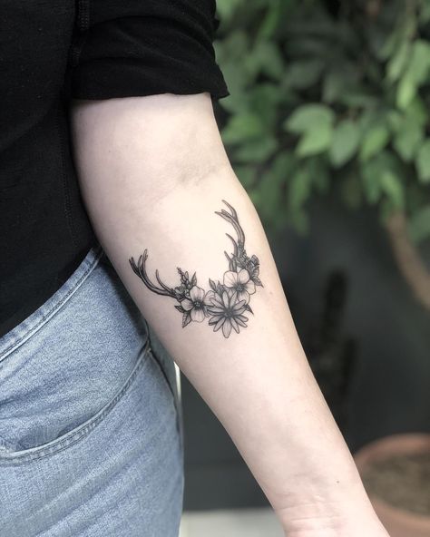 deer antlers and flowers tattoo, black and grey, small tattoo, woman tattoo, arm tattoo Deer Antler Tattoo With Flowers, Deer Antlers With Flowers, Deer Antler Tattoos, Deer Antler Tattoo, Buck Tattoo, Small Nature Tattoo, Antler Tattoos, Elk Tattoo, Antler Tattoo