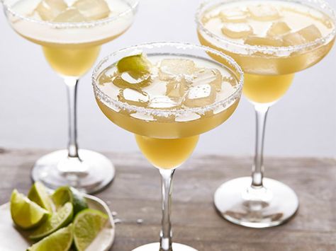 Get this all-star, easy-to-follow Beer Margaritas recipe from Sandra Lee Beer Margarita Recipe, Superbowl Cocktails, Beer Margaritas, Sandra Lee Recipes, Beer Margarita, Cranberry Margarita, Cocktail Videos, Sandra Lee, Super Bowl Food