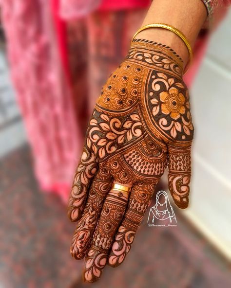 Plam Mehandi Designs, Mehandi Designs Simple, Beautiful Simple Mehndi Design, Simple Mehendi, Front Mehndi Design, Palm Mehndi Design, Mehndi Designs Bridal Hands, Legs Mehndi Design, Mehndi Designs For Kids