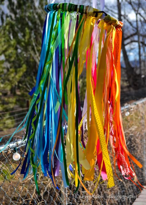 The White Raven: Ribbon Wind Chimes Windsock Craft, Ribbon Wreath Diy, Festival Themed Party, White Raven, Hippie Party, Sensory Garden, Diy Socks, Sock Crafts, Paper Crafts Origami