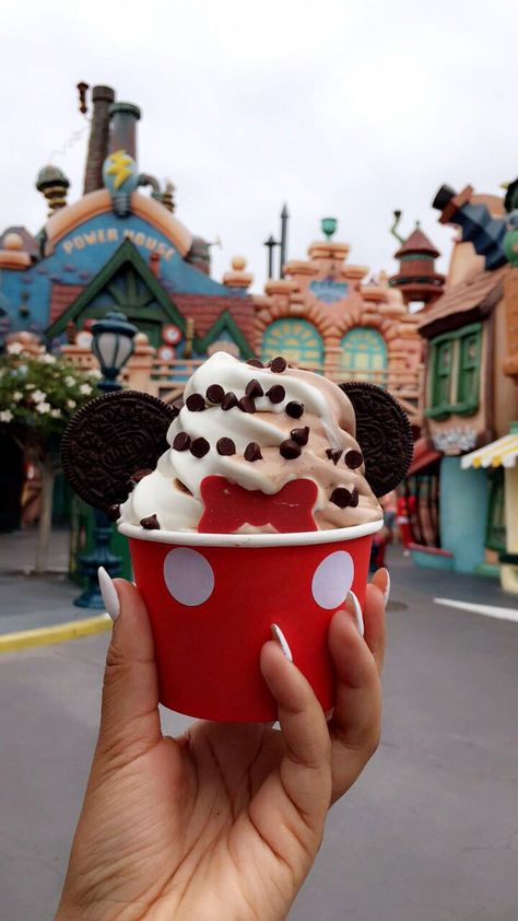 Clara belles- Toontown Best Disneyland Food, Disney Sweets, Disney Parque, Disney Desserts, Disney Photo Ideas, Disney World Pictures, Disneyland Food, Disney Treats, Disney World Food