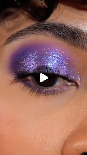 Makeup Purple Eyeshadow, Purple Eyeshadow Tutorial, Purple Eye Look, Purple Eye Makeup Tutorial, Purple Eyeshadow Looks, Makeup Smokey Eye, Eyeshadow Blue, Sparkly Eyeshadow, Lip Jelly