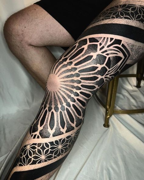 Knee Mandala Tattoos, Geometric Tattoo Leg Sleeve, Trap Tattoos For Women, Geometric Tattoo Leg, Tattoo Advice, Tato Maori, Mandela Tattoo, Kraken Tattoo, Revelation Tattoo