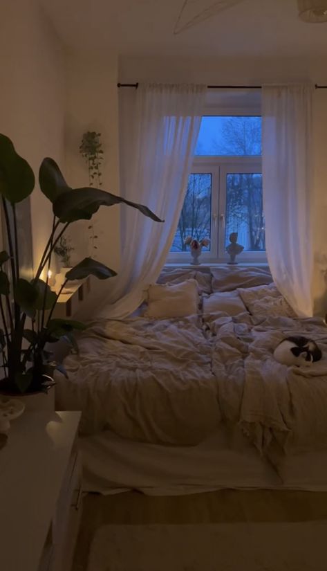 holayasmin on tiktok Apartment Bedroom Decor Men, Cozy Romantic Bedroom Ideas, Cozy Romantic Bedroom, College Apartment Bedroom Decor, Modern Minimalist Bedroom Design, College Apartment Bedroom, Modern Minimalist Bedroom, Comfy Bedroom, Minimalist Bedroom Design