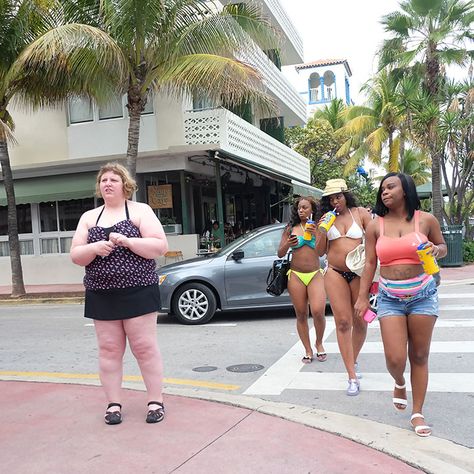 Woman Photographs Strangers To Show How People React To Overweight People Obese Fashion, Cool Pictures To Draw, Study Outfit, Body Positive Fashion, Obese People, Edgy Accessories, Body Style, Bored Panda, Festival Outfits