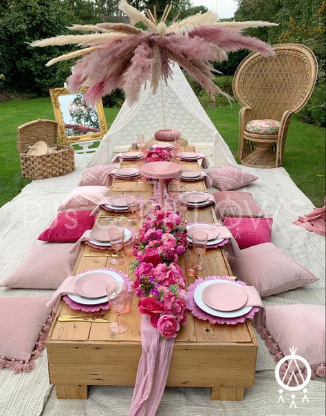 Cute Pink Picnic Ideas, Boho Brunch Birthday Party, Pink Boho Picnic Party, Pink Bridal Shower Picnic, Boho Picnic Birthday Party Ideas, Boohoo Picnic Set Up, Mama Mia Themed Picnic, Boho Birthday Picnic, Pink Boho Birthday Party