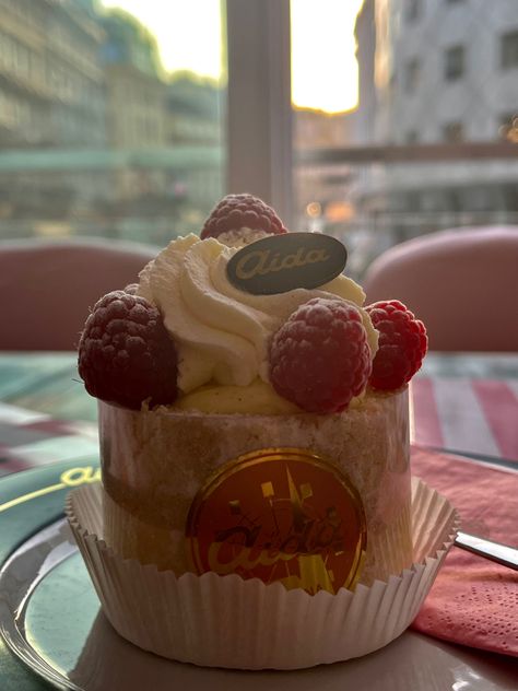 #aida #vienna #pink #cafe #cake Vienna Cake, Cafe Cake, Pink Cafe, Cute Desserts, Vienna, Cafe, Cake, Pink