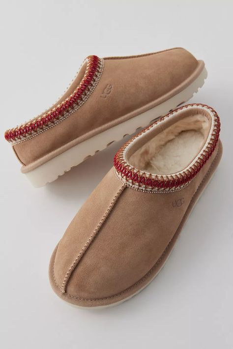 Brown Uggs, Cute Uggs, Ugg Tasman Slippers, Cozy Boots, Comfort Gifts, Ugg Tasman, Uggs Outfit, Suede Slippers, Ugg Slippers