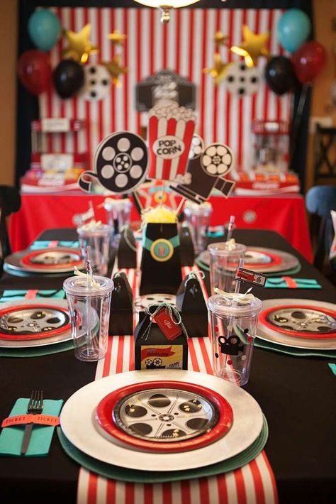 Netflix Party Decorations, Netflix Birthday Party Ideas, Backyard Party Decorations Birthday, Movie Night Birthday Party Ideas, Movie Themed Birthday Party, Movie Birthday Party Ideas, Cinema Museum, Netflix Party, Backyard Movie Night Party