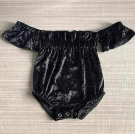 Brand New From My Boutique Swanky Tots. Prices Are Firm Gothic Baby Clothes, Alternative Baby Clothes, Goth Baby Clothes, Punk Rock Baby, Rock Baby Clothes, Black Velvet Bodysuit, Punk Baby, Gothic Baby, Girl Skull