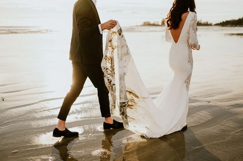 Winter elopements at the Wick Inn in Tofino, BC have never looked so good (or so snowy!). By Vancouver wedding photographer Ronnie Lee Hill Snowy Beach, Tofino Bc, Winter Elopement, Vancouver Wedding Photographer, Vancouver Wedding, Wedding Portraits, First Look, Beach Wedding, Elopement