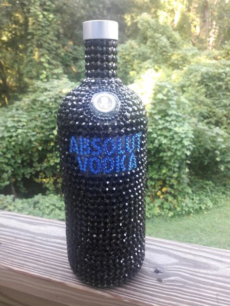 Bottle Vase Centerpiece, Bejeweled Bottles, Alcohol Bottle Decorations, Bedazzled Liquor Bottles, Hennessy Bottle, Bedazzled Bottle, Alcohol Bottle Crafts, Decorated Liquor Bottles, Bling Bottles