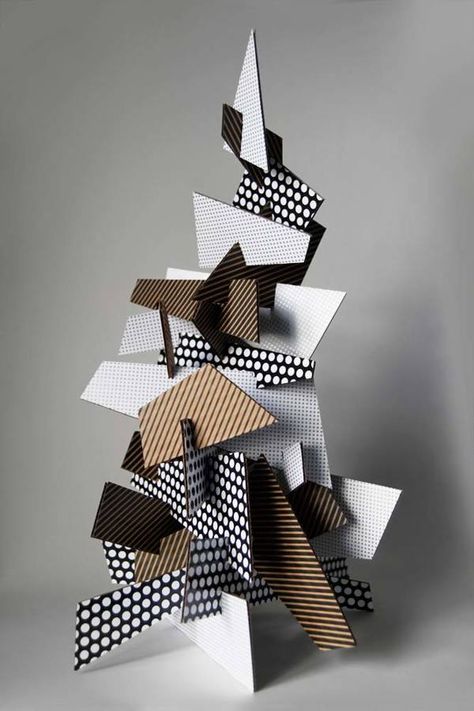 Sculpture Cardboard, Cardboard Art Sculpture, معرض فني, Cardboard Sculpture, Sculpture Projects, Cardboard Art, School Art Projects, Christmas Tree Design, Recycled Art