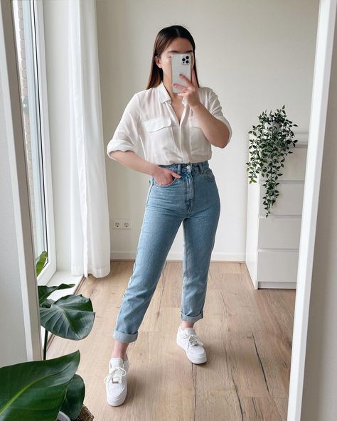 Jean Top Outfits, Layer Dresses, Outfits Bonitos, Outfits Con Jeans, White Blouses, Everyday Casual Outfits, Instagram White, Jeans Outfits, Elegant Dresses Classy