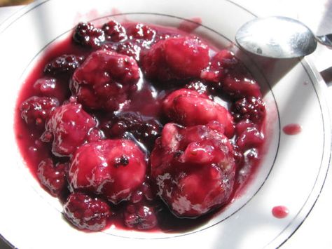 a favorite my mom used to make :) Blackberry Dumplings....my summer is NOT complete till i've made/had them :) Blackberry Dumplings, Dumplin Recipe, Drop Dumplings, Blackberry Recipes, Dumpling Recipe, Pastry Blender, Köstliche Desserts, Old Fashion, Puddings