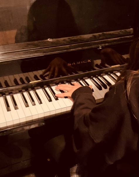 Piano Recital Aesthetic, Piano Asthetic Picture, Grace Hobby, Keyboardist Aesthetic, Playing Piano Aesthetic, Piano Motivation, Aesthetic Piano, Piano Pictures, Playing Instrument