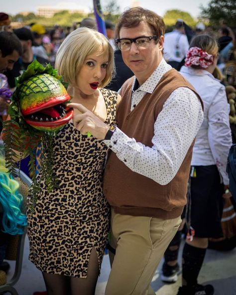 Audrey, Seymour, & Little Audrey II Pod Audrey II Pod by OddArtByDonna Audrey Ii Costume, Seymour And Audrey Costume, How To Make Audrey 2, Audrey 2 Drawing, Audrey 2 Little Shop Of Horrors, Audrey Ii, Halloween Ideas, Halloween Costumes, Halloween