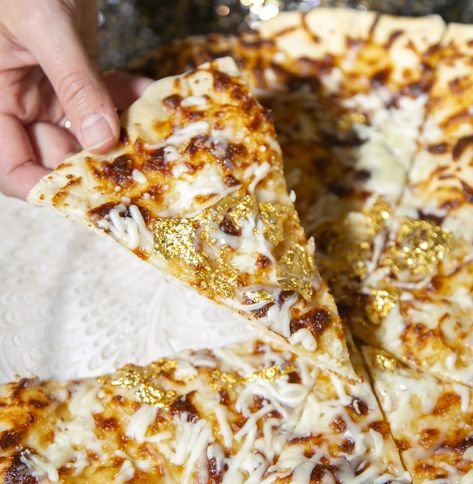 Pizza with gold leaf?? Of course. I love Jim Lahey's simple but perfect pizza dough recipe here. Gold Leaf Food, Papa Jones, Perfect Pizza Dough Recipe, Golden Pizza, Gold Sequin Tablecloth, Perfect Pizza Dough, Gold Food, Vegan Soul Food, Edible Gold Leaf