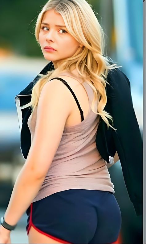 Chloe Moretz Body, Chloë Grace Moretz Beautiful, Cholë Grace Moretz, Chole Mortez, Chole Grace Moretz, Kendall Jenner Outfits Casual, Elle Fanning Style, Chloe Fashion, Chloe Grace Mortez