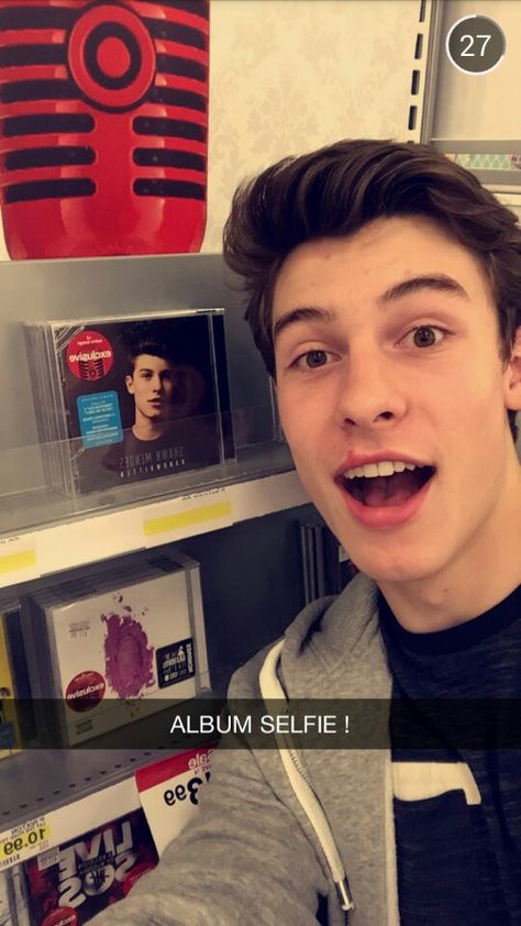 When Shawn randomly shows up on the Target snapchat and takes a selfie with LITERALLY HIMSELF. Hes such a dork i laugh Shawn Mendes Handwritten, Shawn Camila, Shawn And Camila, Shawn Mendes Snapchat, Rafael Miller, Shawn Mendes Tour, Shawn Mendes Concert, Snapchat Selfies, Funny Snapchat