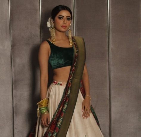 Sana Sayyad💚💚 Divya Drishti Dresses, Divya Drishti, Indian Bridesmaid Dresses, Saree Wearing Styles, Indian Sari Dress, Wedding Lehenga Designs, Indian Bride Outfits, Lehenga Style, Indian Dresses Traditional