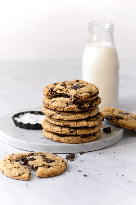 These chewy egg yolk chocolate chip cookies are my version of the best chocolate chip cookies! They have perfectly soft and chewy centers with slightly crispy edges, and of course pools of chocolate throughout. #chewychocolatechipcookies Cookies Product Photography, Cookies Photography Ideas Inspiration, Cookie Product Photography, Chocolate Chip Cookies Photography, Cookies Board, Blood Orange Curd, Food Moodboard, Cookie Photography, Chocolate Olive Oil Cake